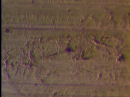 ステンレス鋼にレーザー微細穴あけされたマイクロビア